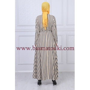 la robe beige à rayure noire et jaune