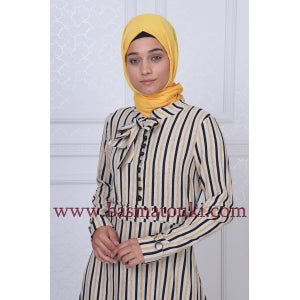 la robe beige à rayure noire et jaune